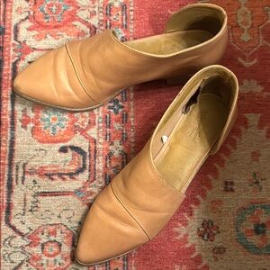 Universal Thread Tan Flats with Pointed Toe